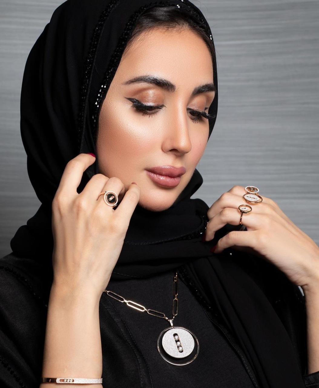 مجوهرات العباءة السوداء