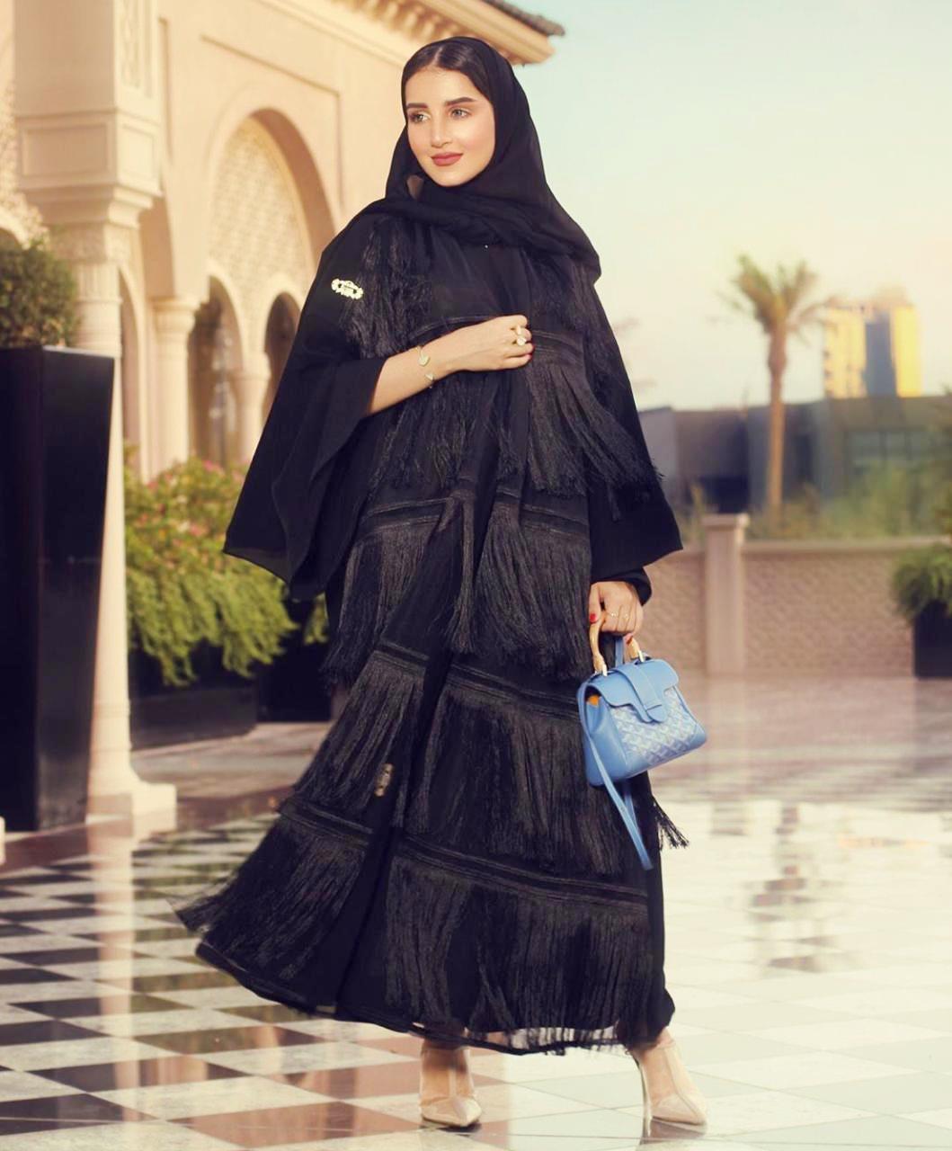 عباية سوداء من خولة المراغي