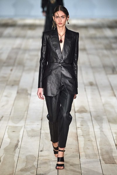 مجموعة ألكسندر ماكوين Alexander McQueen