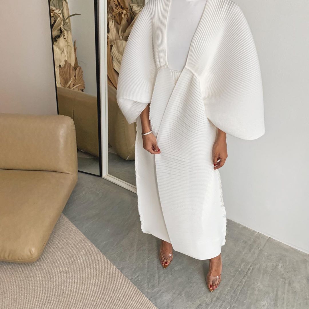 عباية بيضاء من توقيع Nafs Designs