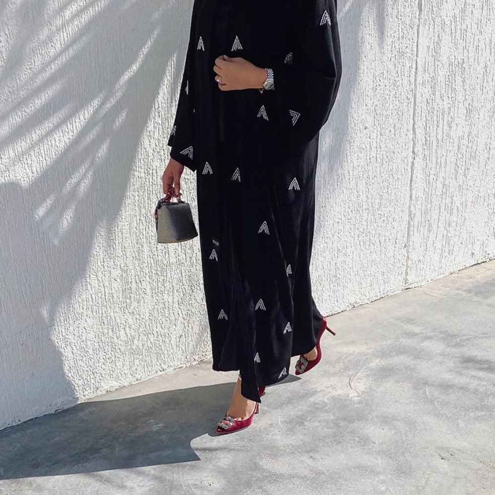 عبايه مطرزة من توقيع Noor the Label
