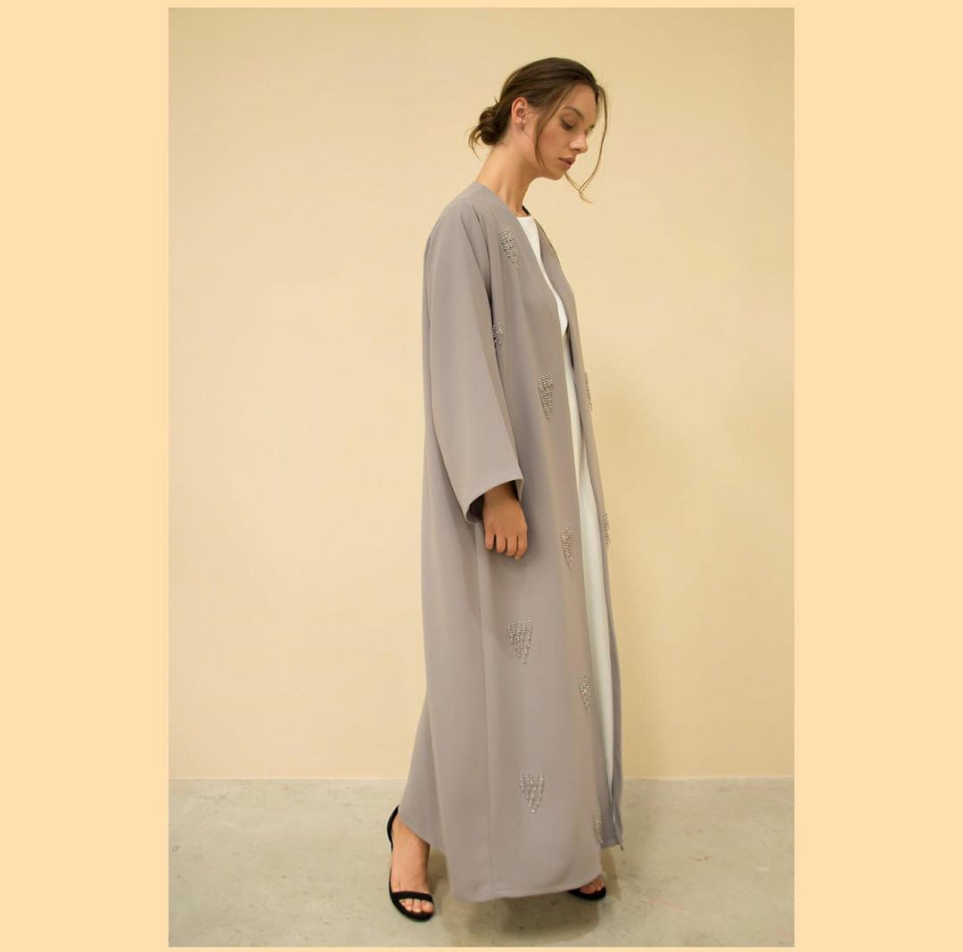 عبايه رمادية من تصميم Noor the Label