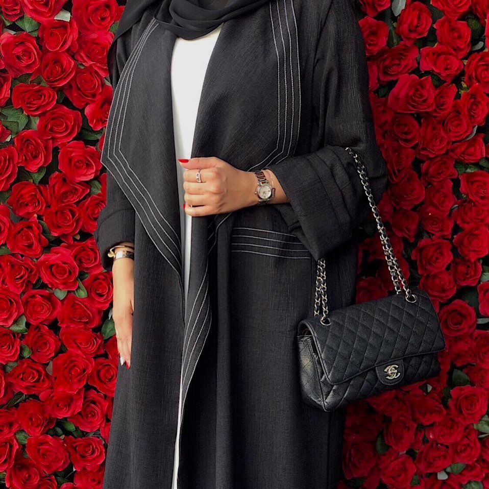 عبايه سوداء من Effa