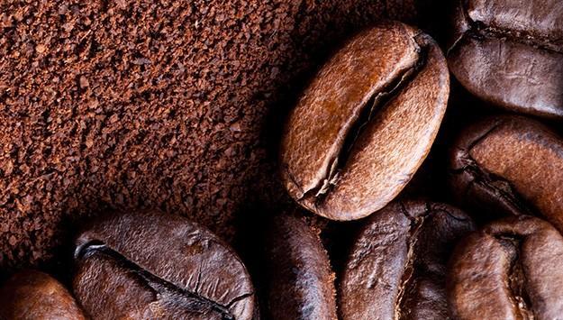 فرك البشرة بالقهوة