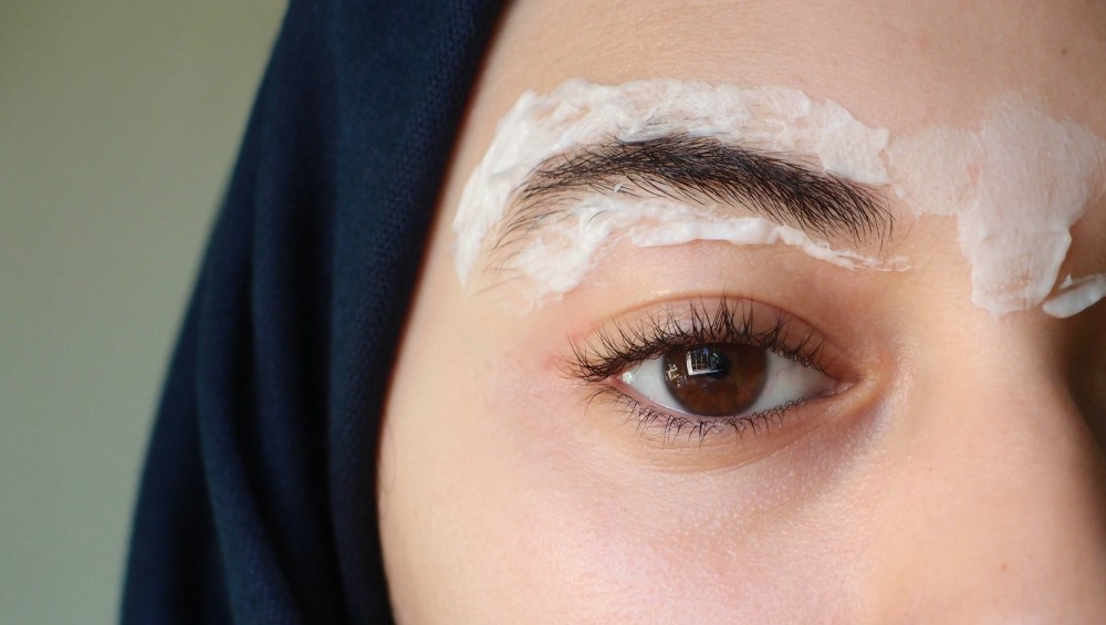 تشقير الحواجب في المنزل