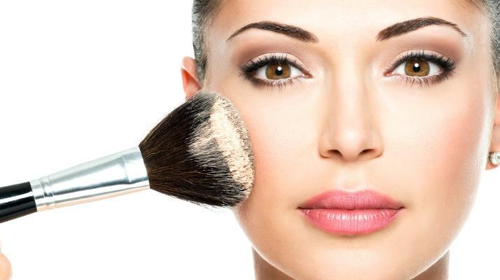 استخدمي كريم أساس مقاوم للماء