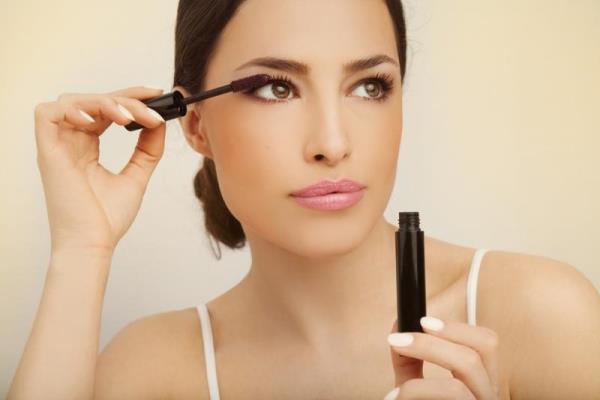 ضعي الماسكرا في مكياجك الصباحي
