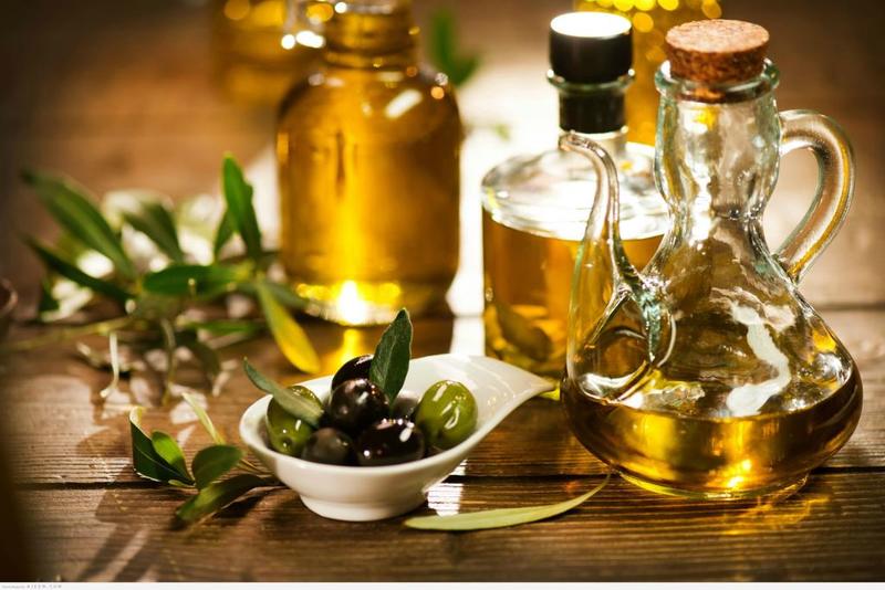 زيت الزيتون والبيض وزيت الجرجير