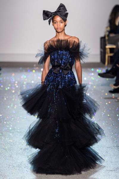فستان من تصميم giambattista valli