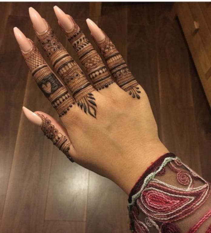 رسومات على معصم اليد 