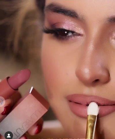 خطوات مكياج عروس وردي ناعم