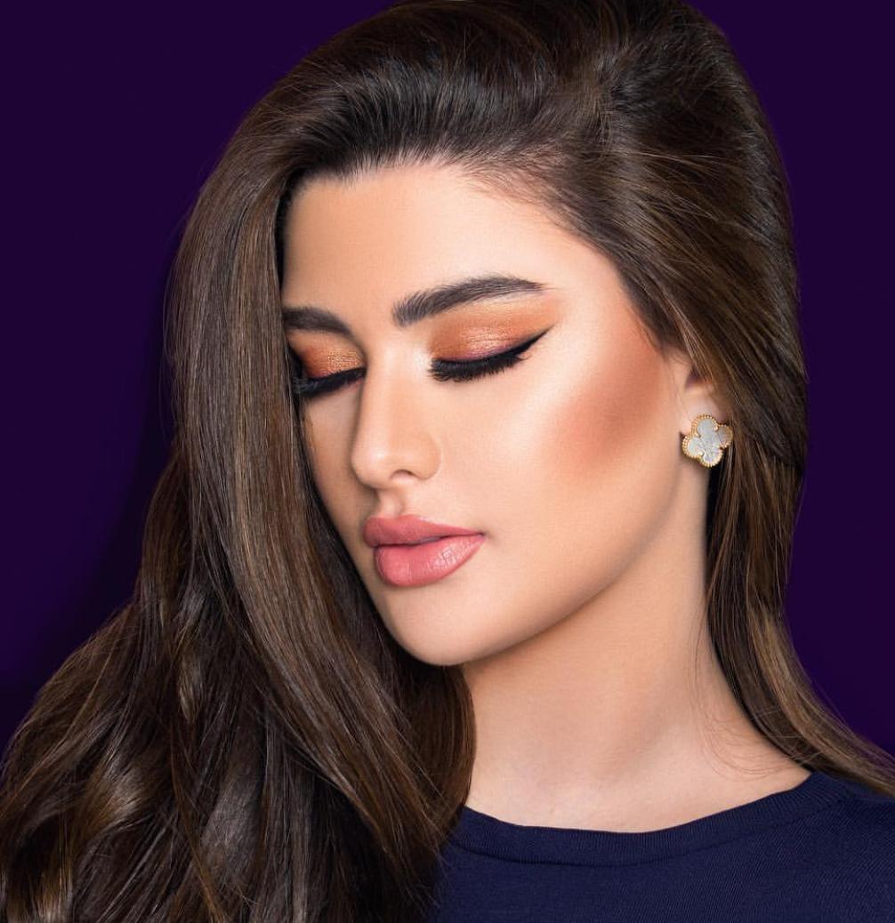 مكياج أنثوي بسيط من وحي روان بن حسين
