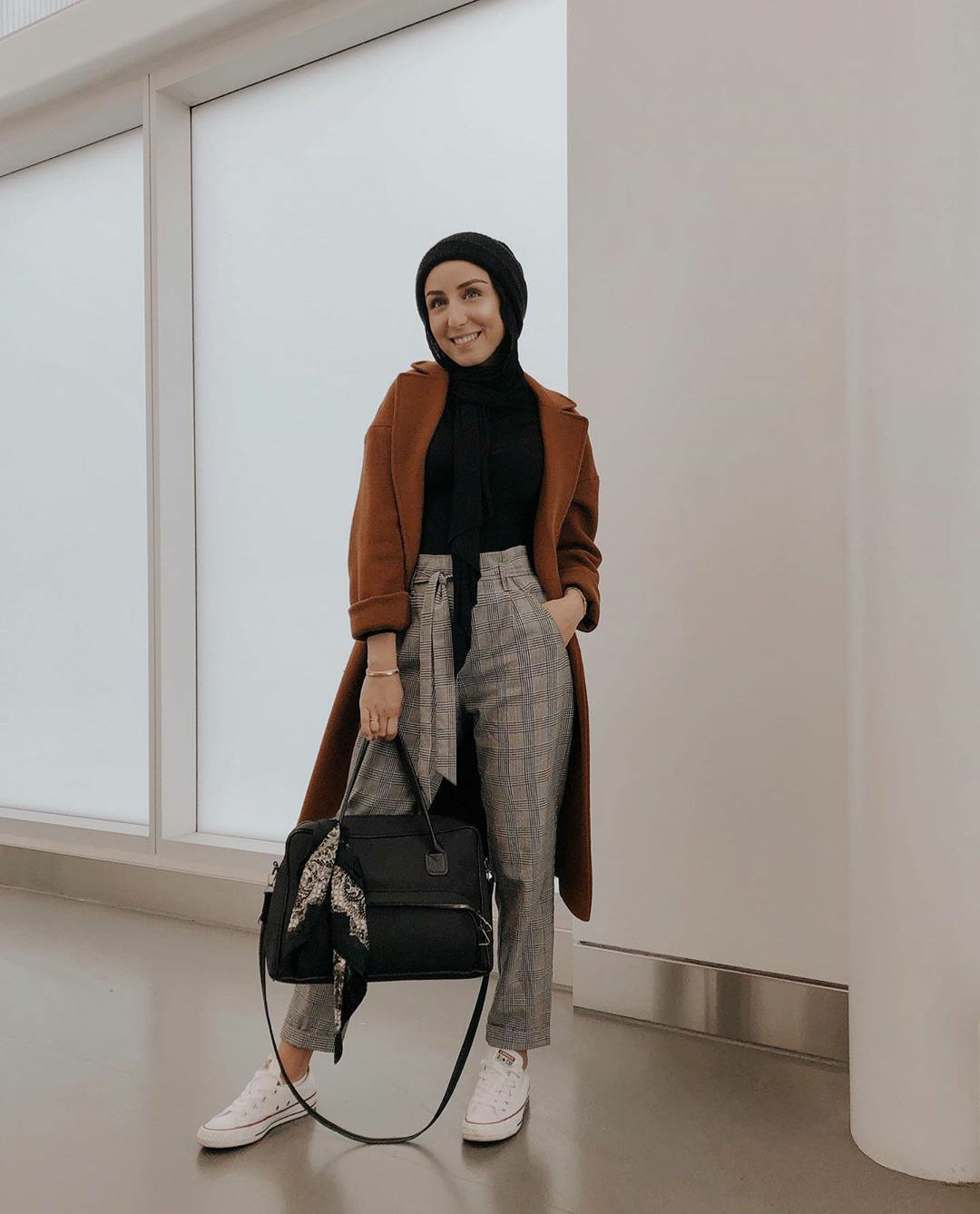 بنطال عالي الخصر بطبعة المربعات