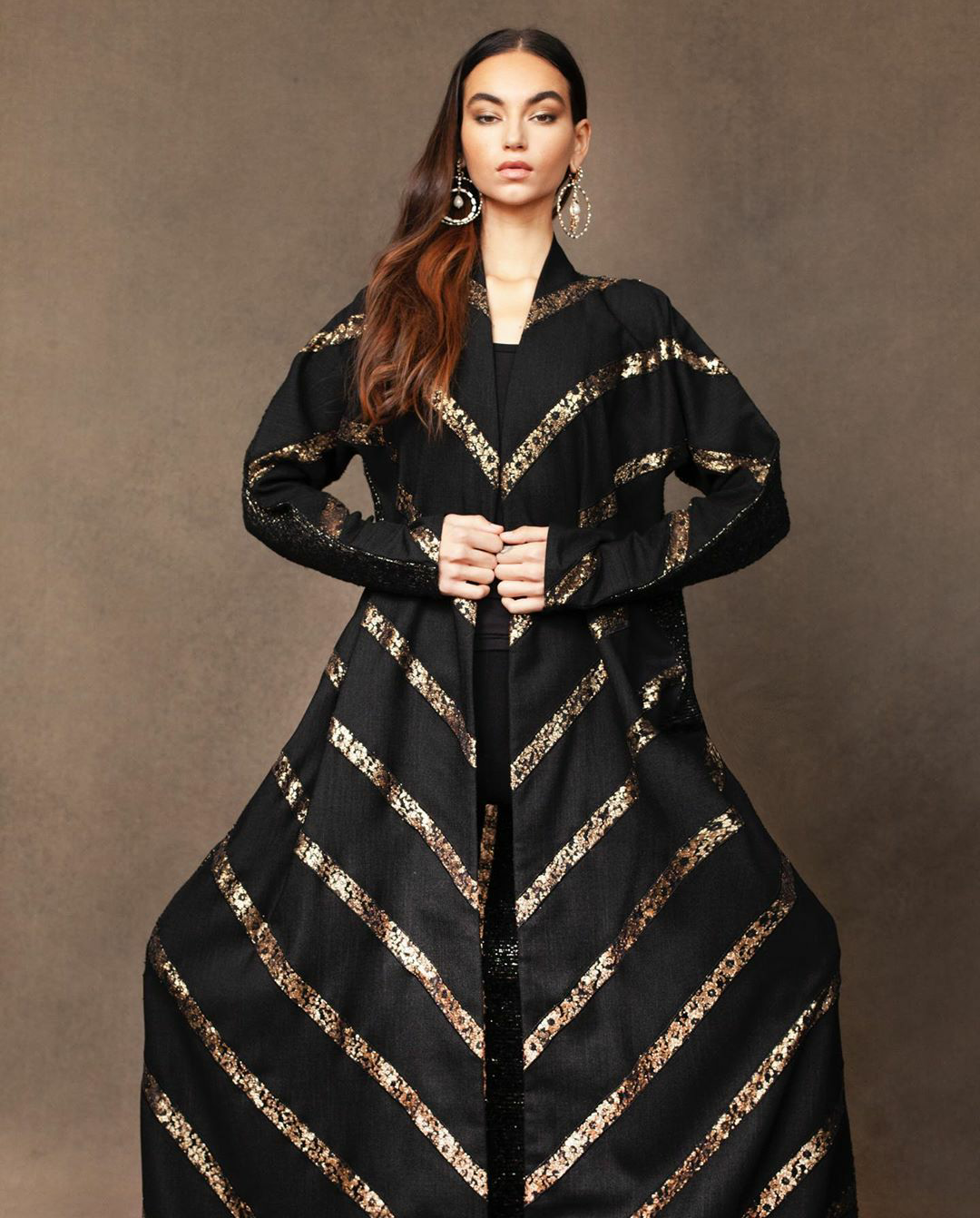 عبايه مطرزة من ماركة Hania collection