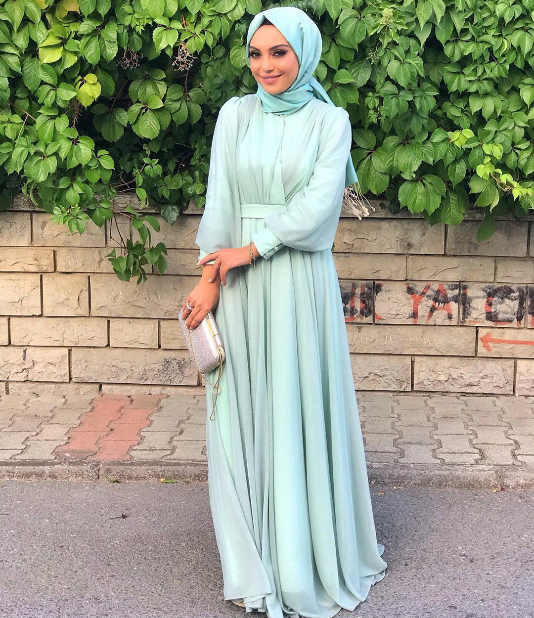 فستان بأكمام منفوخة للمحجبات