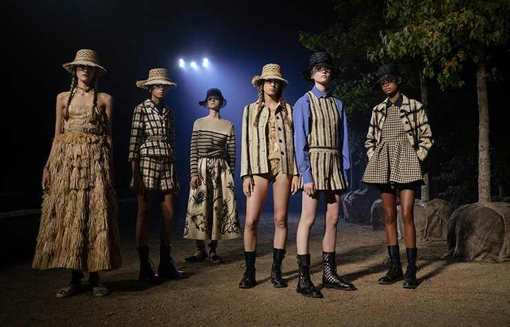 عرض Dior للألبسة الجاهزة