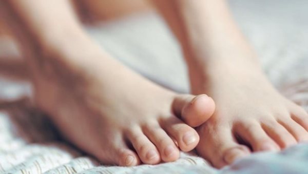 أسباب زيادة سُمك أظافر القدمين