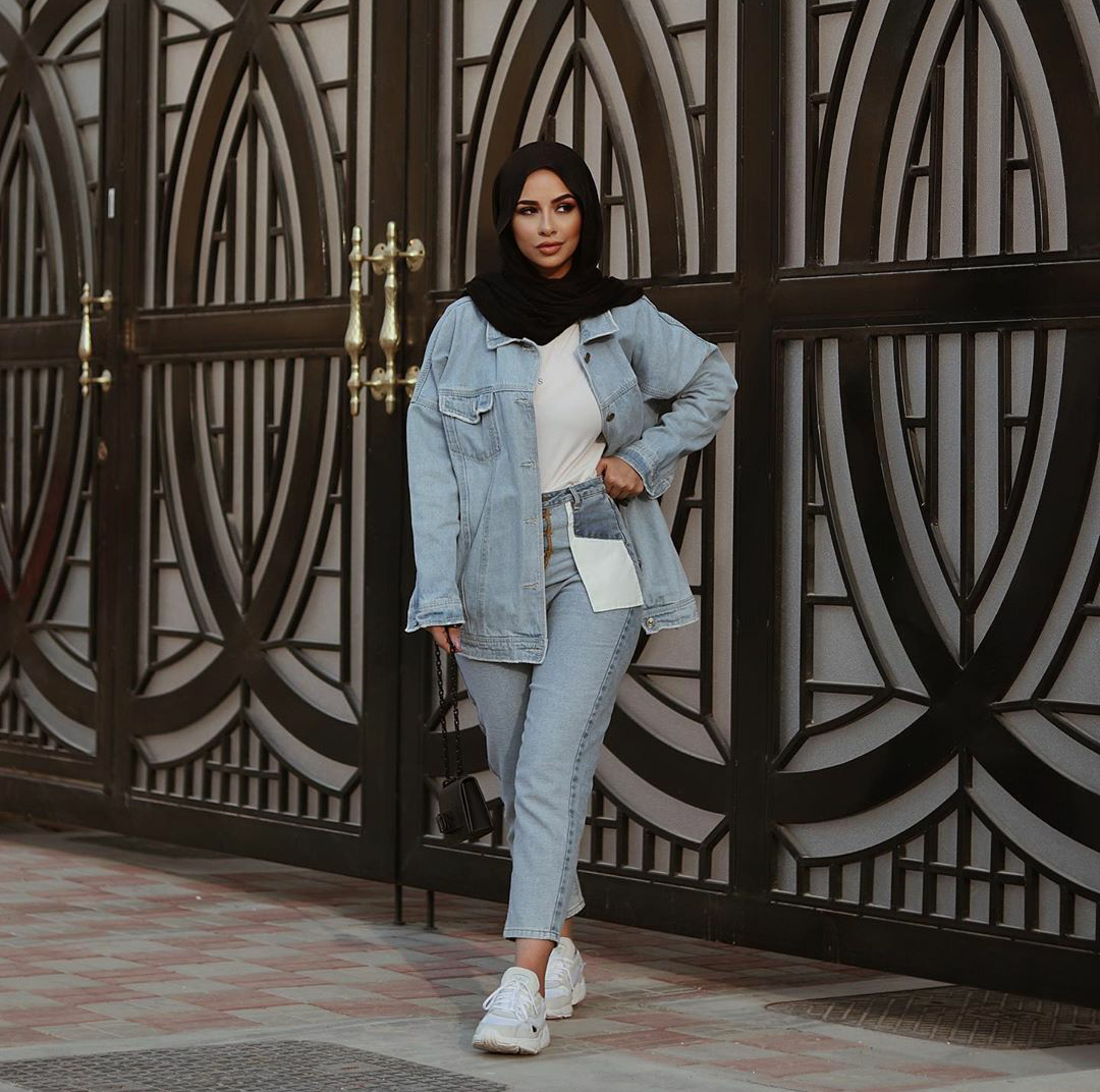 جاكيت جينز Oversized مع بنطال من نفس اللون