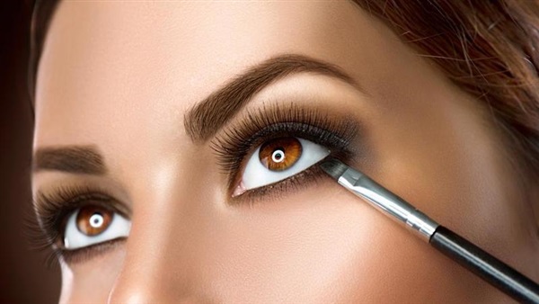 استخدام الكحل الفاتح مثل الباج