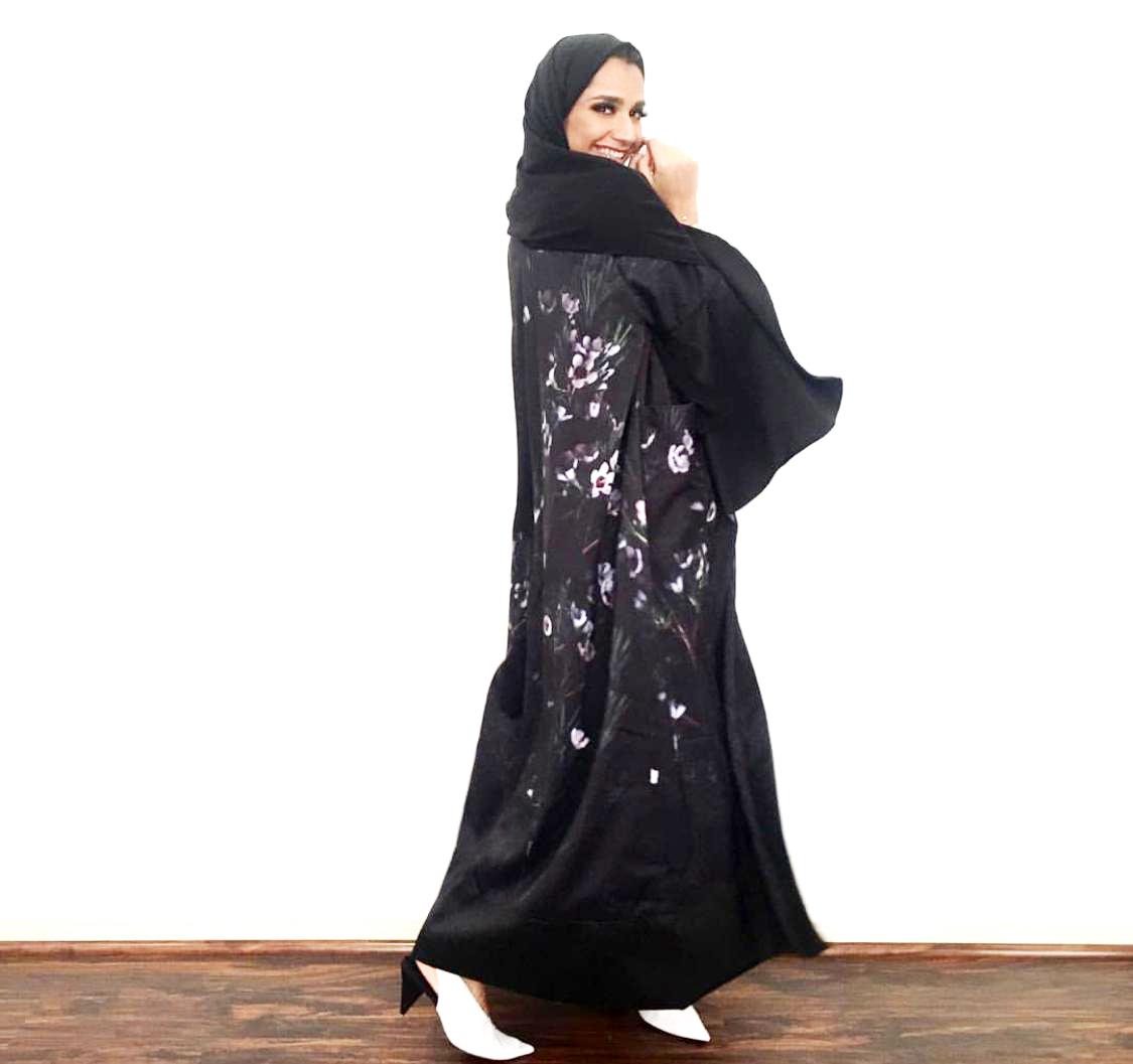 عبايات سوداء للجامعة من مثايل آل علي