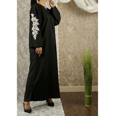 العباية مع تطريزات الورود