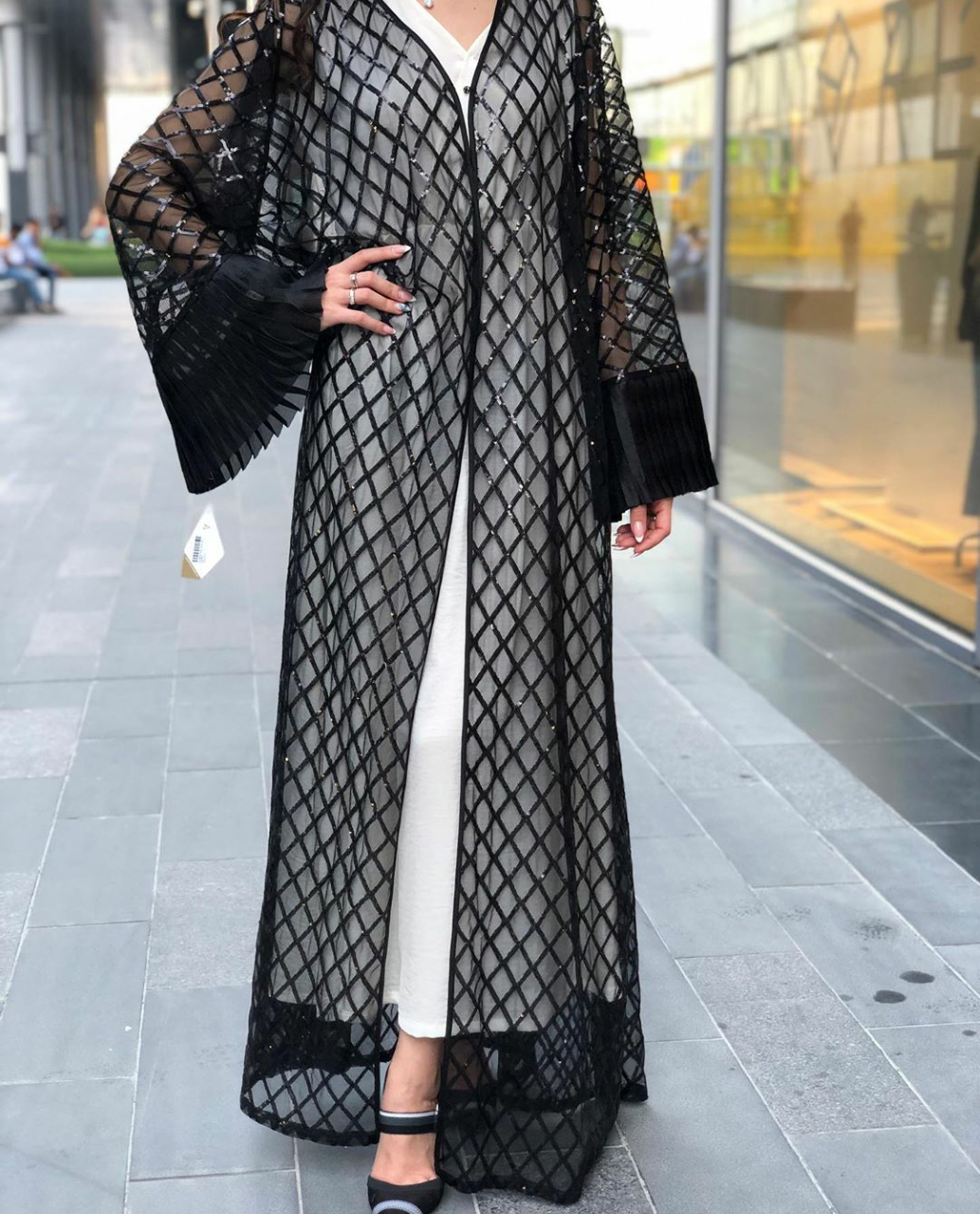 عبايه من تصميم Adore Boutique