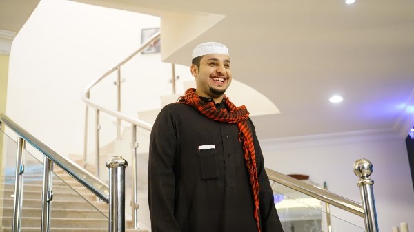 تفاعل فيصل العيسى مع حالة خالد سامي بالوعكة الصحية