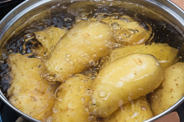 ماء سلق البطاطا