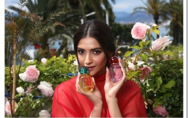 سونام كابور تحمل عطرها العالمي في مهرجان كان