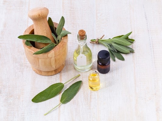 زيت الزيتون مع الزيت العطري