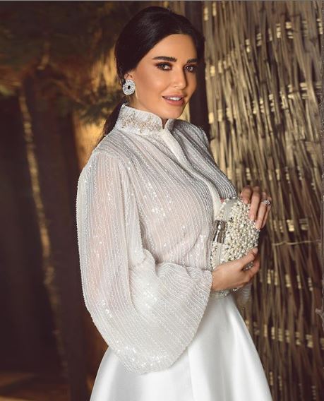 سيرين عبد النور اخترت شنطة يد طوني ورد