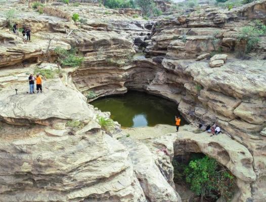 فيديو: جبال القهر ترسم لوحة جذابة في السعودية