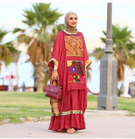 عباية حمراء