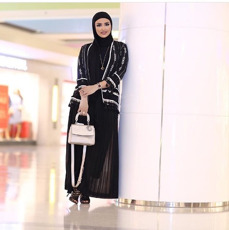 عباية سوداء