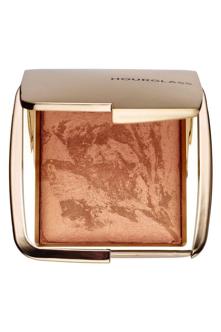 Hourglass Ambient Lighting Bronzer in Radiant Bronze Light