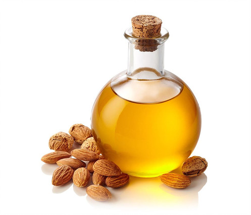 زيت اللوز لتفتيح البشرة