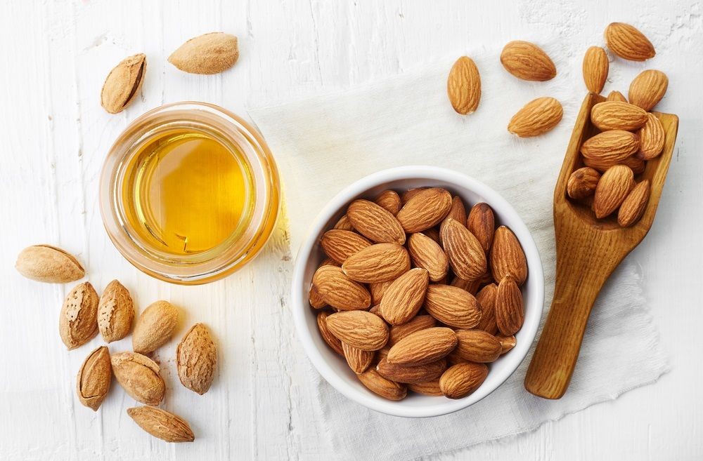 زيت اللوز
