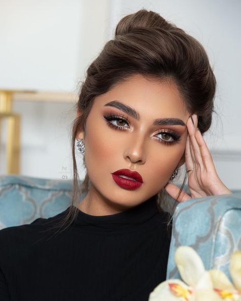 أحمر شفاه قوي