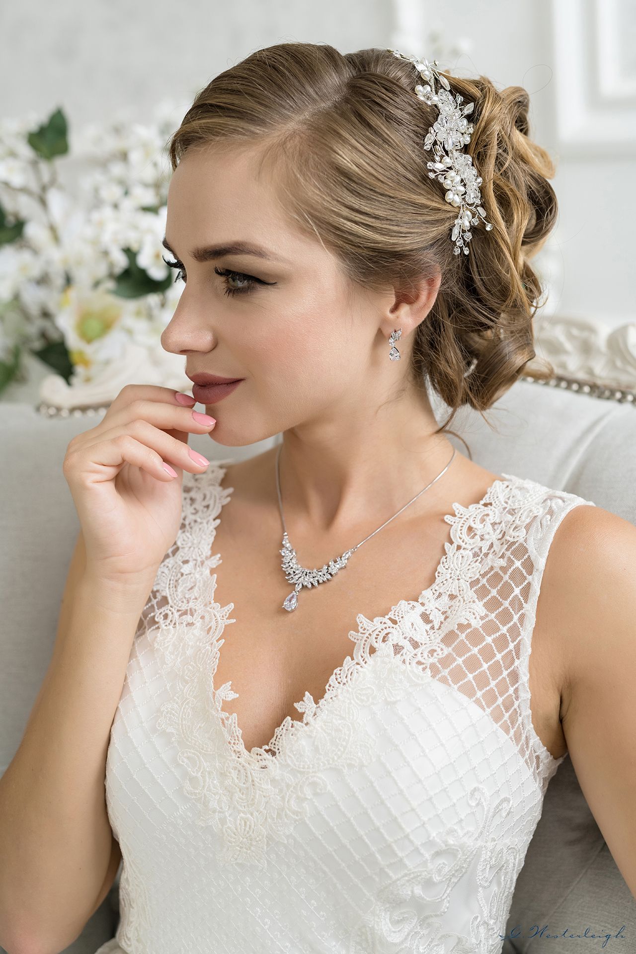 فستان الزفاف بالقبّة الـV V-Neckline