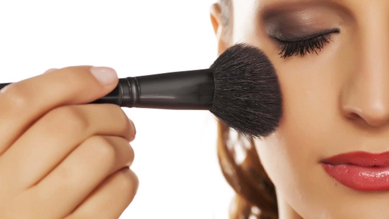 أخطاء وضع المكياج
