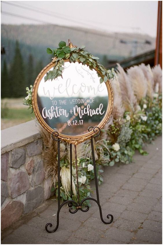 لافتة زفاف مرحة على شكل مرآة