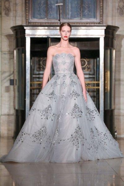 فستان أوسكار دى لارنتا Oscar de la Renta