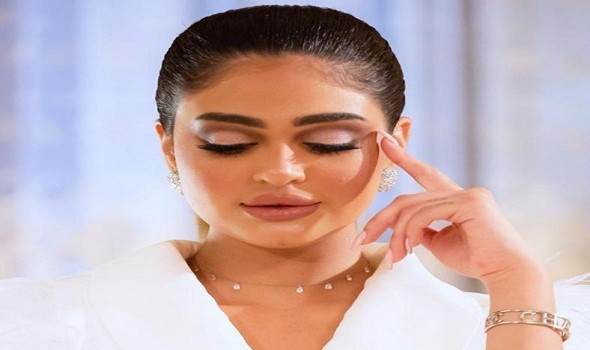 المكياج الزهري لإطلالة أنثوية
