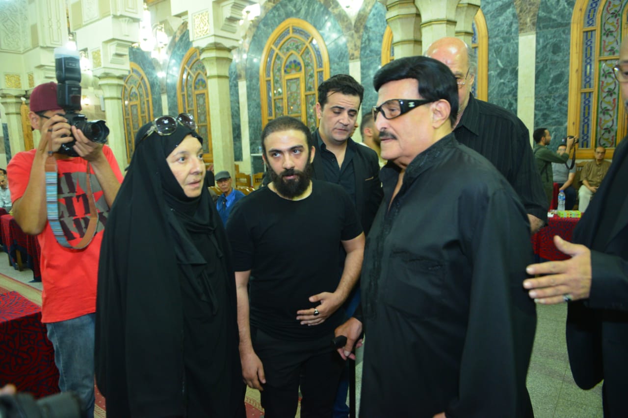 سمير غانم خلال تقديمه واجب العزاء