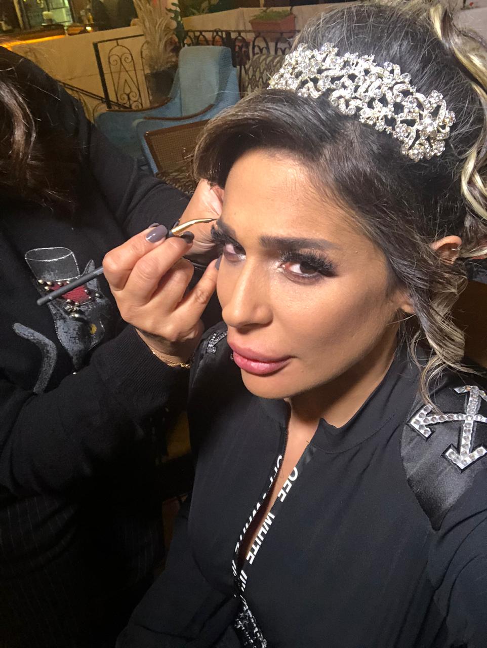 رنا خلال كواليس تصوير العمل