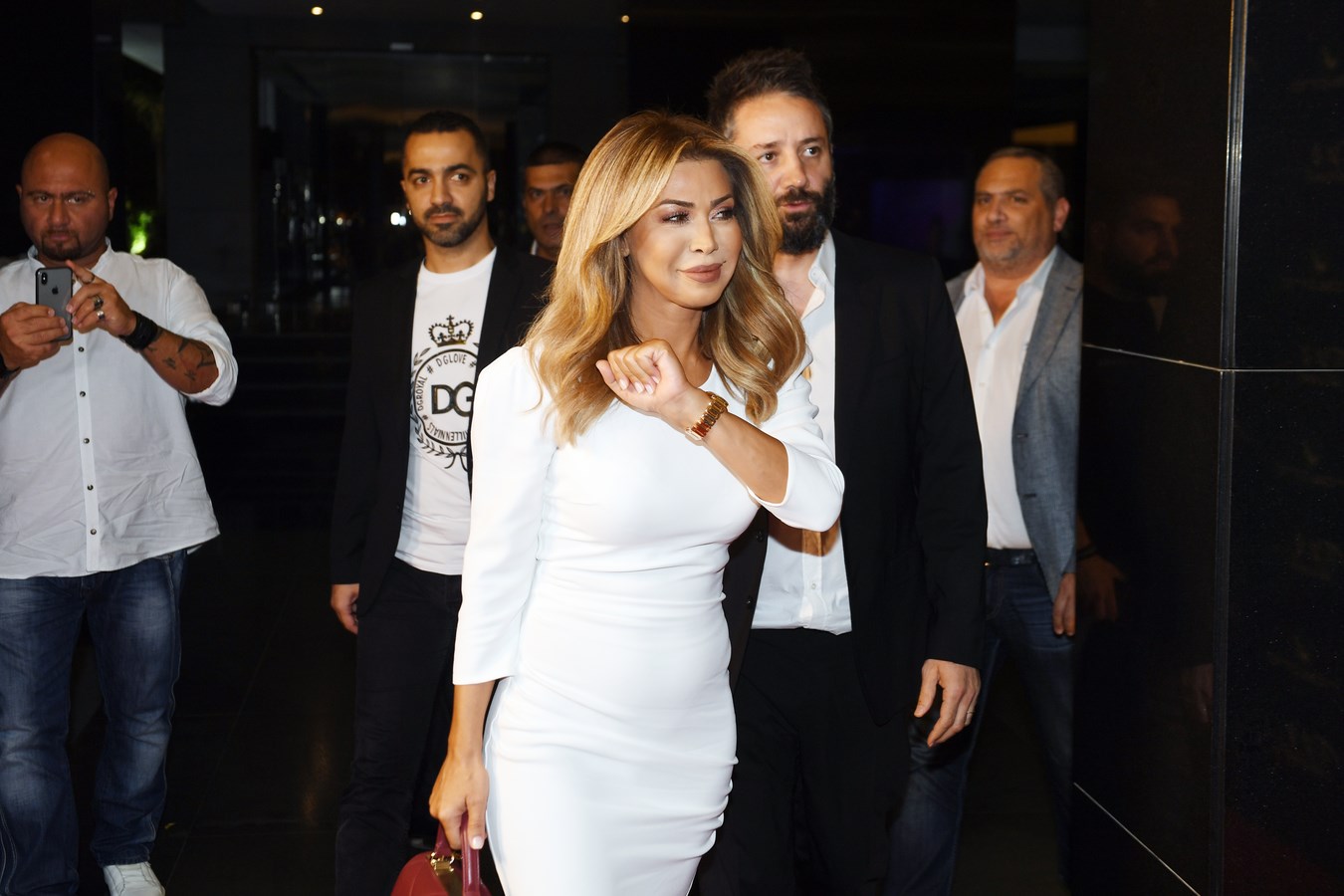 نوال الزغبي خلال وصولها إلى مؤتمر "ذا تالنت"