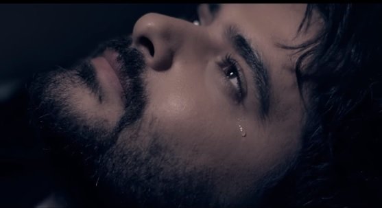 خلال بكاء ناصيف في العمل