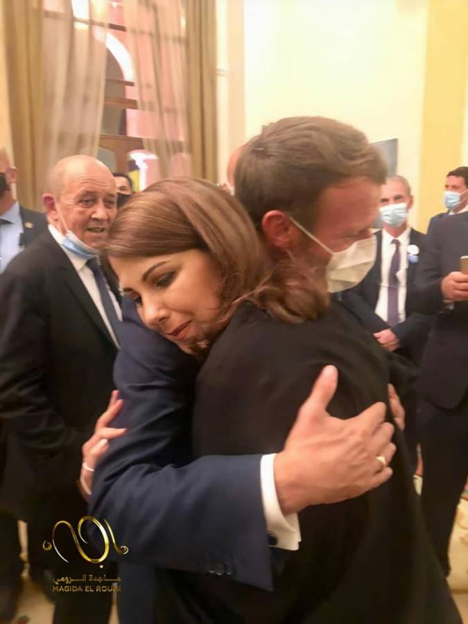 ماكرون يعانق ماجدة