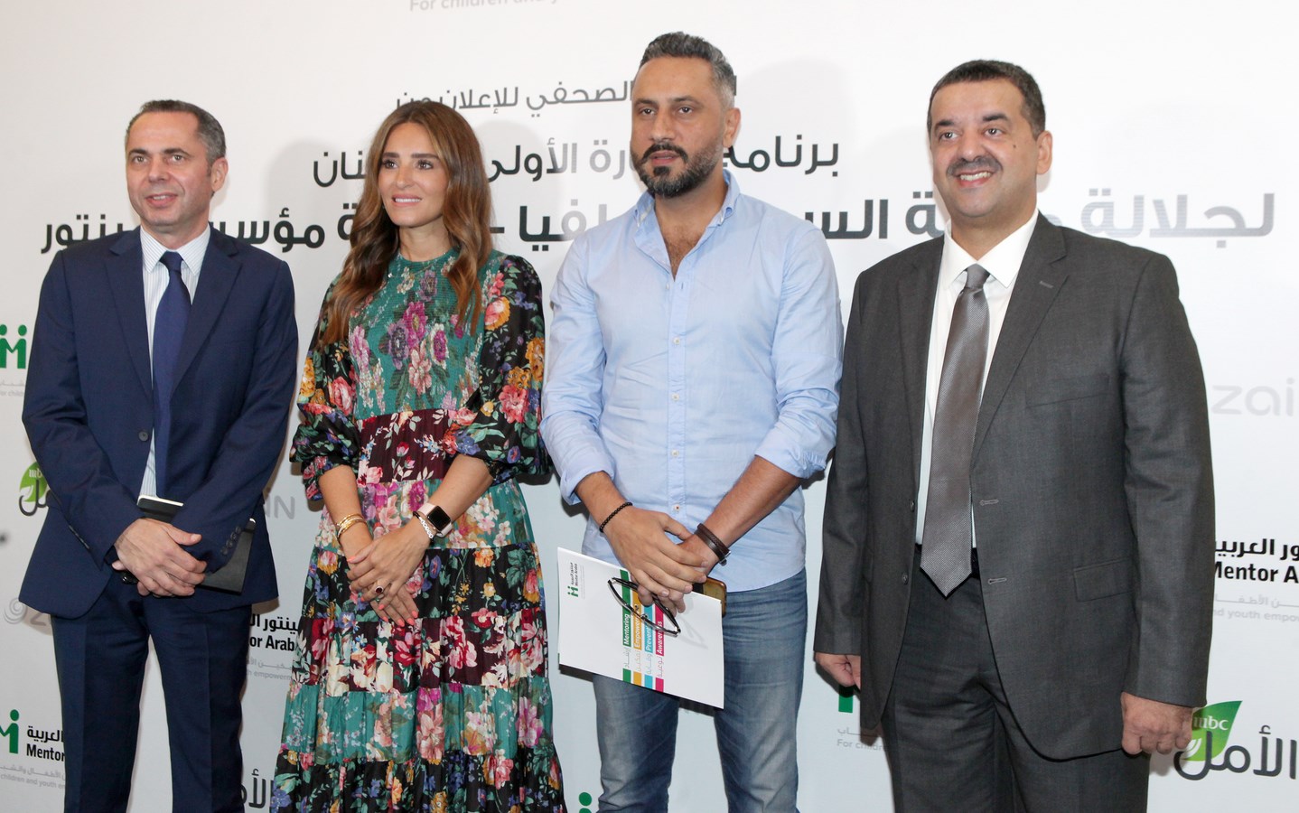 8السيد وليد الخشتي والفنّان قيس الشيخ نجيب وثريا أسماعيل وامري كوغا