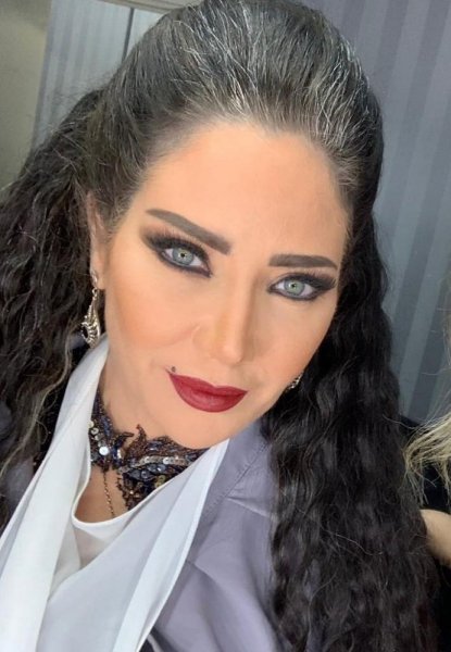 سلافة معمار تبرز جمال عينيها